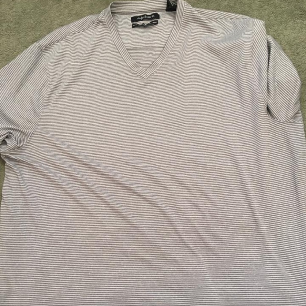 Men’s  V neck